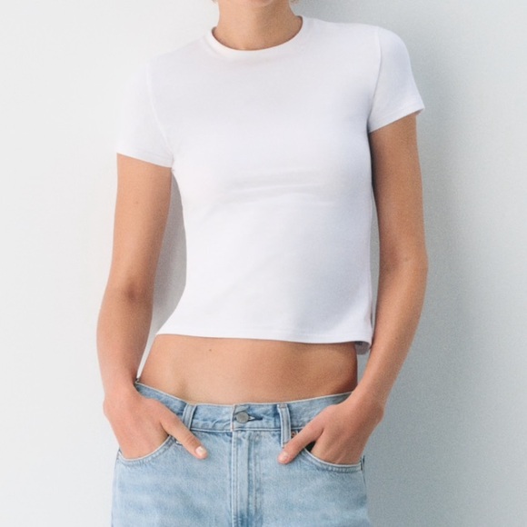 Aritzia Tops - Aritzia HomeStretch Smooth Tune T-Shirt